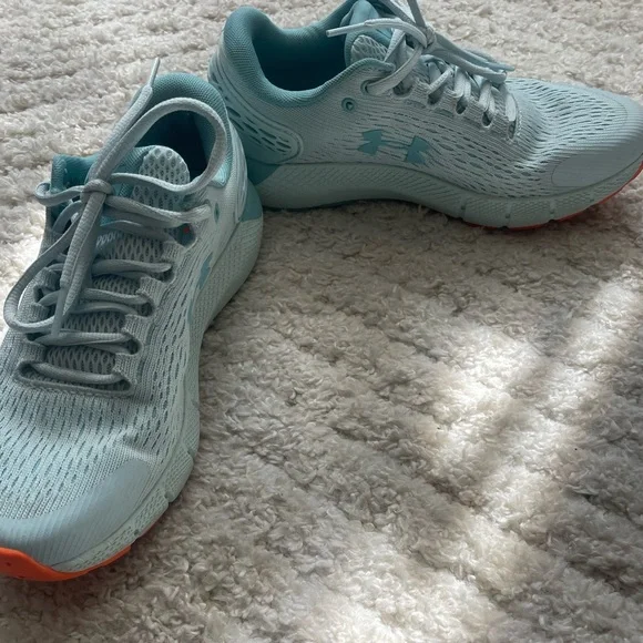 Women’s under armour sneaker - Picture 5 of 5